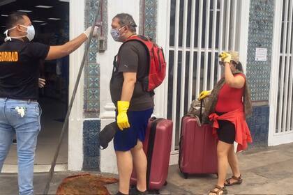 Tomar la temperatura, una medida de seguridad que se volvió habitual