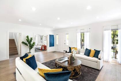 Construida en 1924, la casa está repartida en dos pisos, que suman más de dos mil metros cuadrados