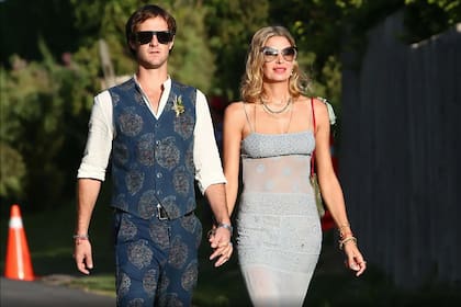 La modelo fue acompañada del polista Santiago Tanoira a la boda de la hija de Nicolás Caputo