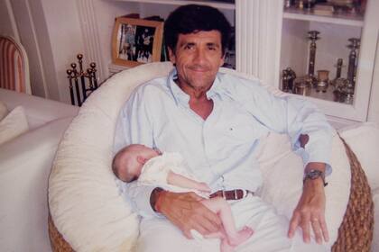 Gastaldi con su nieto Santino, el mayor de los hijos de Valeria.