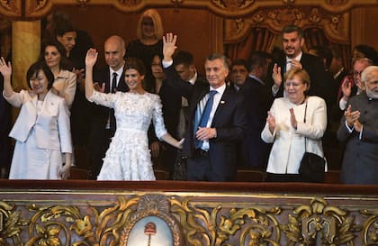 Una imagen de la emoción para el recuerdo: en el palco presidencial del Teatro Colón, el presidente lloró. Y Juliana lo abrazó y lo contuvo.