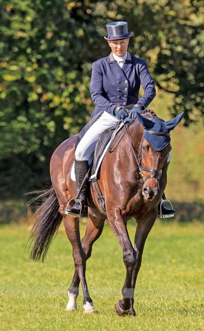 En 2003, Zara se convirtió en la primera integrante de la Familia Real en firmar un contrato de sponsoreo