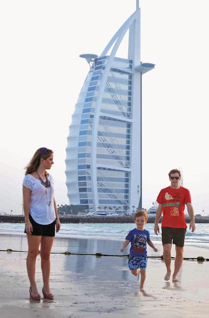 La artista vivió tres años en Dubái junto con su marido, el arquitecto César Bustos, y su primogénito, César.