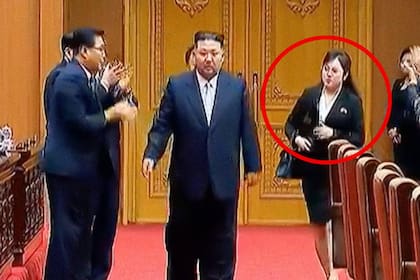 Una de las más recientes apariciones de la mujer no identificada junto al dictador norcoreano