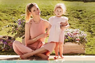 Carla Pereyra y Francesca, las mujeres de Simeone, posan en unas tiernas fotos