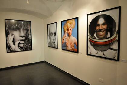 Algunos de los retratos que forman parte de la muestra, que permanecerá abierta hasta el 24 de marzo en la Sala Laberinto y Museo del Cine, de la Usina del Arte