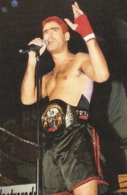 Rodrigo "El Potro" en una de sus últimas presentaciones luciendo el short de boxeo que legó a su hijo Ramiro.