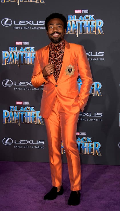 Un traje muy funky para Donald Glover