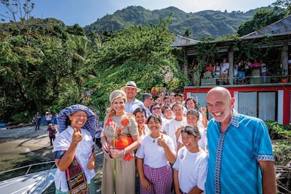 Allí visitaron Silimalombu Eco Village, creada para mostrar a la comunidad local las posibilidades del turismo sostenible y la agricultura orgánica a pequeña escala.