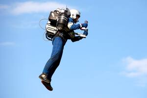 Misterio: detectan a un sujeto a 900 metros de altitud con una mochila voladora