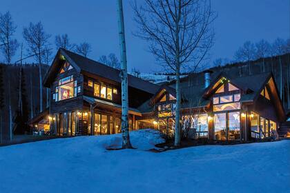 Una panorámica de la residencia ubicada a casi 3 mil metros de altura, que Antonio y Melanie abrieron en exclusiva para ¡HOLA!, en enero de 2003, cuando todo era armonía entre ellos.