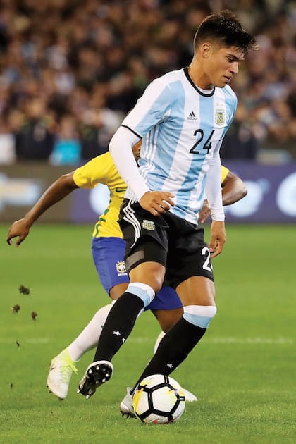 El 9 de junio de 2017 debutó en la selección argentina durante un partido frente a Brasil.