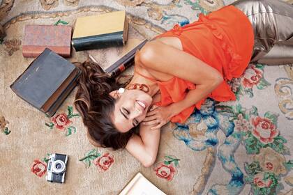 Distendida, se anima a definir a sus hijos. "Ámbar es un alma creativa, muy exigente con ella misma; Silvestre es un silvestre literal, muy sensible y Alí es un fabulero, creativo, justo, incapaz de mentir".