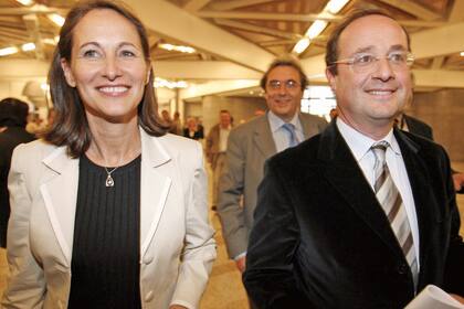 Desde los 70 hasta 2007, François Hollande estuvo en pareja con la dirigente socialista Ségolène Royal, madre de sus cuatro hijos. 