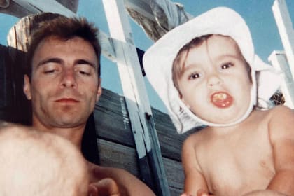 Un tierno recuerdo de su infancia con papá Kevin