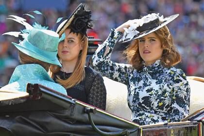 Cuando se graduaron en la Universidad, Eugenia y Beatriz –que tienen tratamiento de “Su Alteza Real”–dejaron de recibir fondos públicos