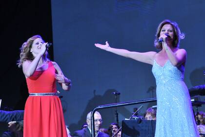 Marcela Morelo y Pastora Soler cantaron "Esperar por ti"