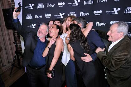 Muy divertidos, se sacaron algunas selfies todos juntos