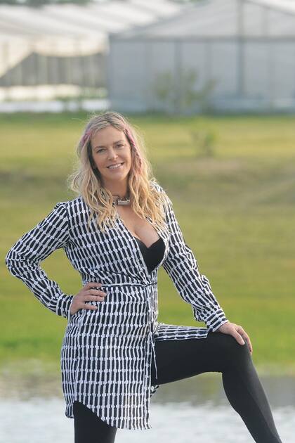 Alejada de la música momentáneamente, despunta el vicio haciendo el programa de radio Es lo que hay todos los sábados a la mañana, con Ronnie Arias, Florencia Raggi, Maxi de la Cruz, Fabio Alberti y Pichu Villa