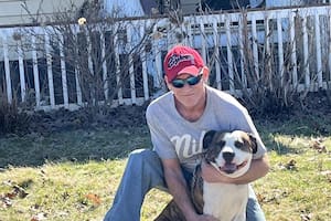 Vio un incendio, salvó a una mujer de las llamas y su perro lo alertó sobre alguien más atrapado.