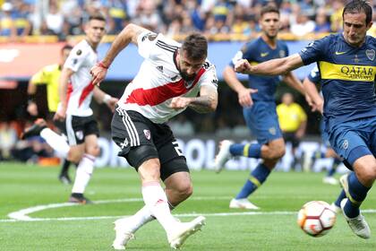 Lucas Pratto convirtió en el 2-2 en la Bombonera