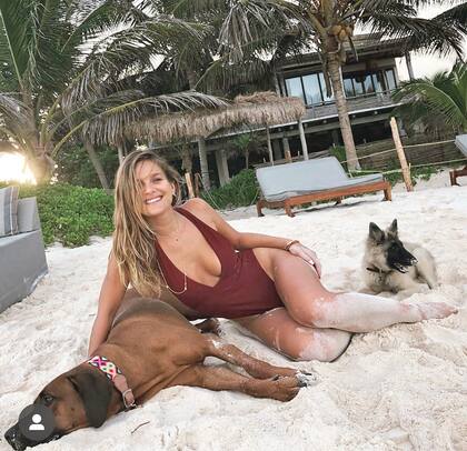 “Momentos felices”, escribió ella en su cuenta de Instagram tras posar con sus “mejores amigos”.