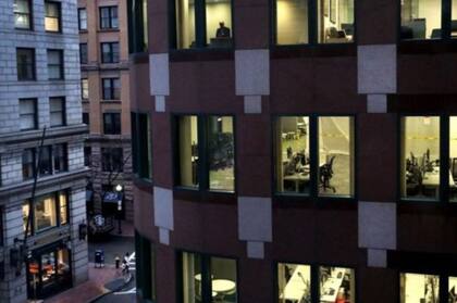 Durante la crisis del coronavirus, distribuir a los empleados en distintos sitios podría ayudar a disminuir los riesgos de contagio