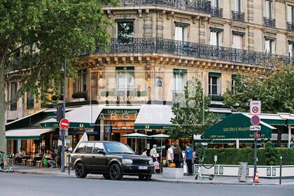La clásica brasserie parisina, emblemática de la Rive Gauche, en el barrio Saint-Germain-des-Prés.