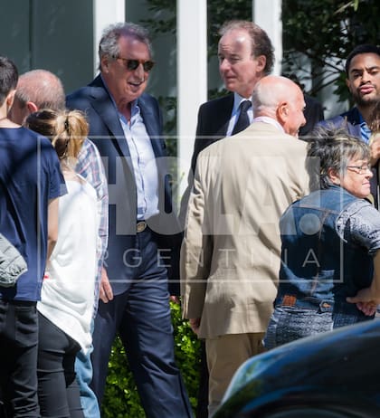 El banquero Jorge Brito y el empresario Sebastián Eskenazi también estuvieron presentes en la despedida al padre de Corcho Rodríguez.