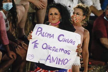 El primer fin de semana de agosto, Enrique volvió al ruedo. En las tribunas no estaba su novia pero sí algunas mujeres que manifestaron su solidaridad con su ex mujer por medio de carteles.