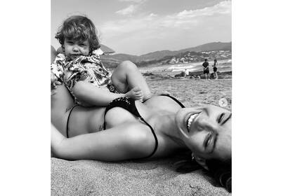 La China lució una bikini luego de haber pasado por el quirófano para ponerse implantes mamarios