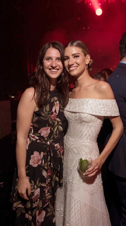 Tania Macri no quiso perderse la boda. La sobrina del presidente es amiga de la novia desde hace mucho tiempo. Fueron compañeras en el colegio San Andrés.