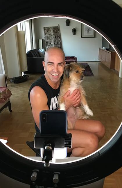 Desde su casa, a través de Instagram da clases virtuales de baile gratis todos los días, a las 18