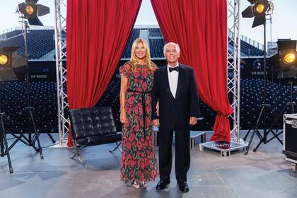 El argentino Alejandro Bulgheroni, presidente de Panamerican Energy Group, asistió con su mujer Bettina (con vestido de Valentino), que tras ser galardonada el año pasado por su labor solidaria, le entregó un premio a Diego Torres.
