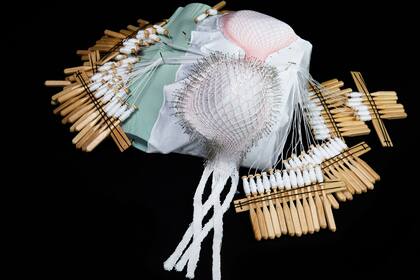 El proceso de confección del soutien integra artesanías tradicionales con desarrollos tecnológicos