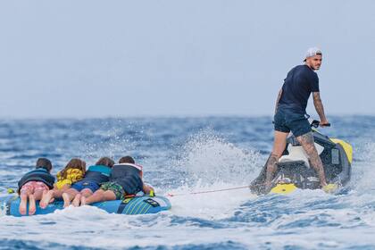 Mauro también se divirtió en la moto de agua con los más chicos