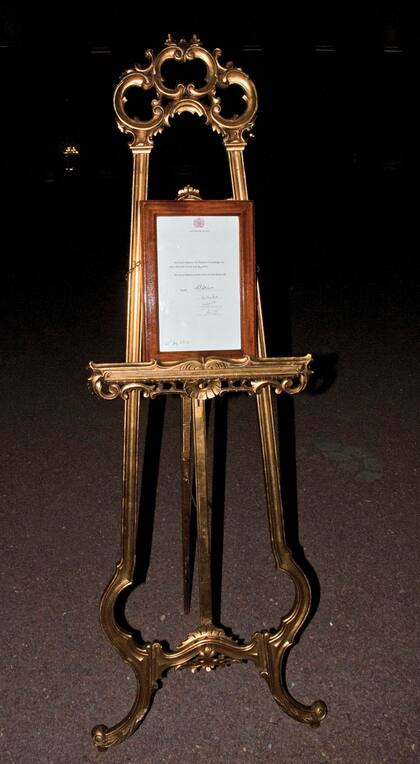 El caballete de oro se utiliza para indicar el nombre del bebé real