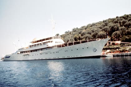 Una foto actual del yacht, anclado en Capri