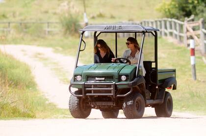 El domingo estuvieron en La Huella, donde se celebró el casamiento de la hija de Nicolás Caputo. Entraron por una puerta lateral para evitar a la prensa
