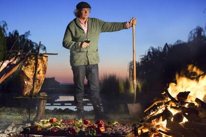 Francis Mallman, ideador de esta eexperiencia quien visita el lugar una vez por mes.