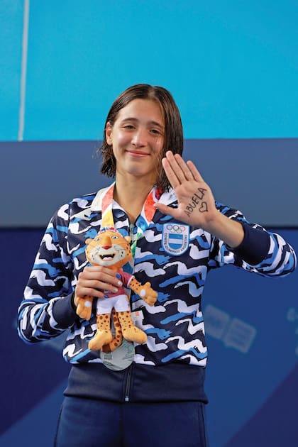 Al ganar la medalla de plata en los Juegos Olímpicos de la Juventud (2018), Delfina se emocionó al recordar a Amalia, su abuela materna que había muerto unos días antes de la competencia. A ella le dedicó el triunfo.