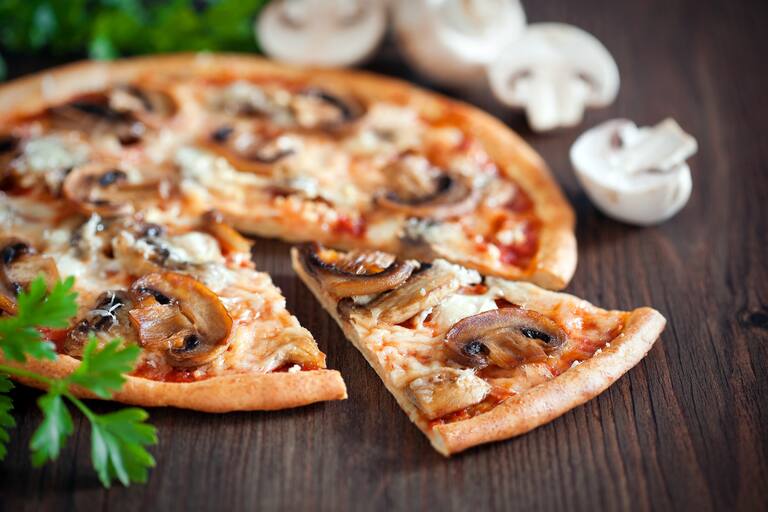 Vegetarian,Pizza,With,Mushrooms,,Selective,Focus
