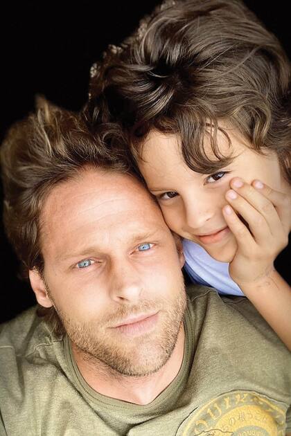 Junto a Mirko, fruto de su relación con la modelo Sol Pardo. “Soy un papá presente, trato de darle tiempo en cantidad y calidad, enseñarle cosas y también aprender de él”, asegura Mario.