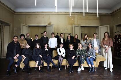 Hacen Consorcio Piso 2: Anushka Elliot, Busularo, Daels, Deleon, Dubié, Flâneur, Finn, House of Matching Colours, Isabel Englebert, Julieta Grana, JT, Kostume, Lucila Iotti, Luz Ballestero, Manto, Mariana Dappiano, Not tag., Nous Etudions, Piet, Tramando y Vero Alfie.