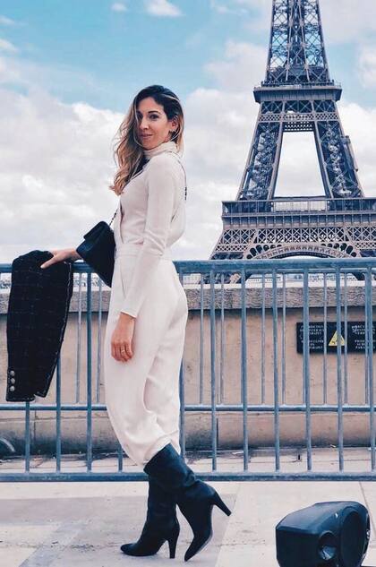 En sus tiempos libres, Araya aprovecha para recorrer lugares icónicos y comparte sus fotos en las redes sociales.