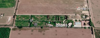 Así se ve el casco principal y el parque del imponente haras del padrastro de Benjamín Vicuña.