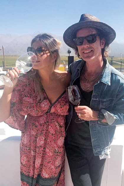 Una imagen de abril de 2019 cuando fueron juntos al evento Wine Rock. “Empecé sin saber nada de contratos y después de leer tantos aprendí. Nunca fui su manager, sino su administradora de todos los derechos de autor, de todas las entidades de gestión, pero todas las decisiones las tomábamos juntos