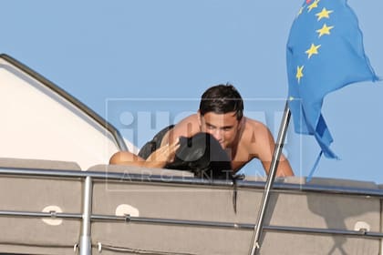 Mientras Dybala navega en el Mediterráneo, su representante negocia la renovación de su contrato. Los rumores hablan de que el Real Madrid estaría dispuesto a pagar 100 millones de euros para tenerlo en su plantilla