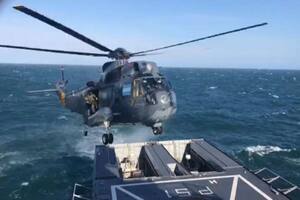 Video: el impresionante aterrizaje de un Sea King en un patrullero océanico