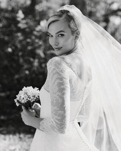 Fiel a su bajo perfil, Karlie Kloss compartió las imágenes de su boda días después del acontecimiento en sus redes sociales